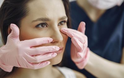 ¿Puede quedar la nariz torcida después de la rinoplastia?